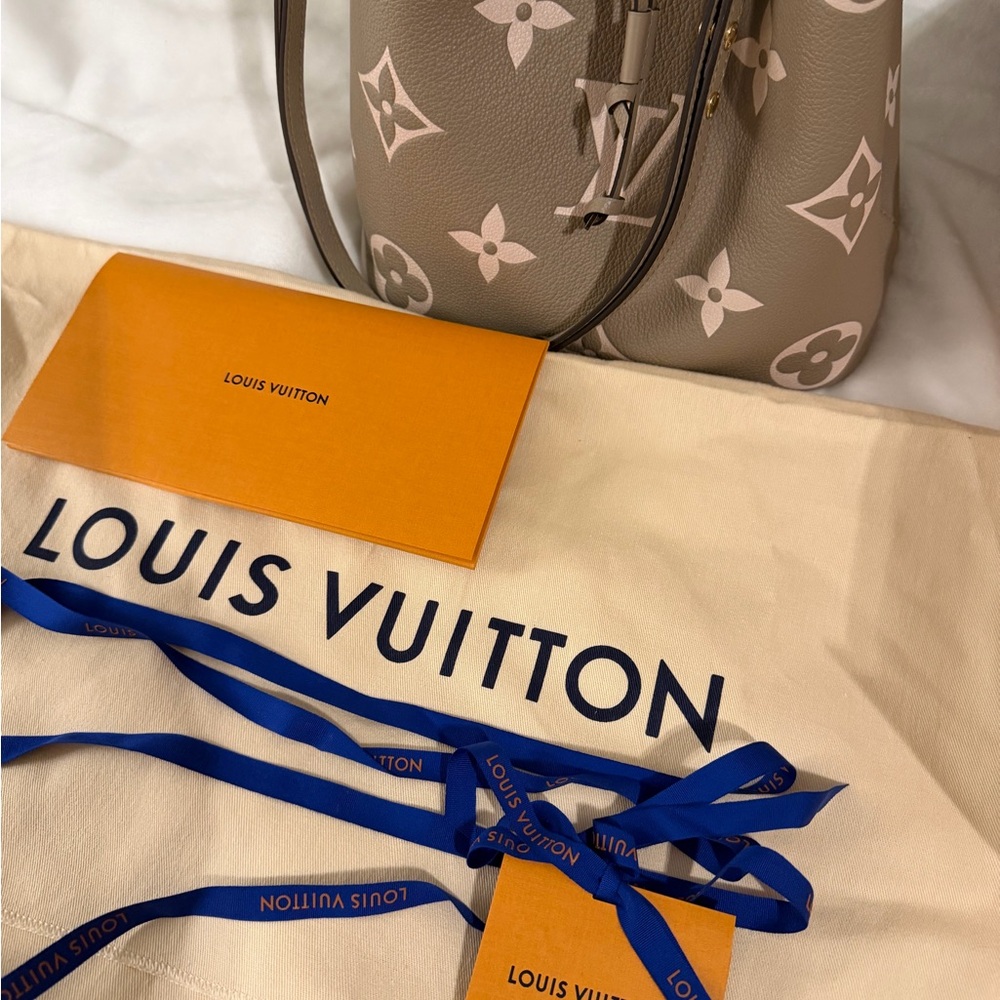 Louis Vuitton Taupe Monogram Shoulder Bag Set - Picture 14 of 16